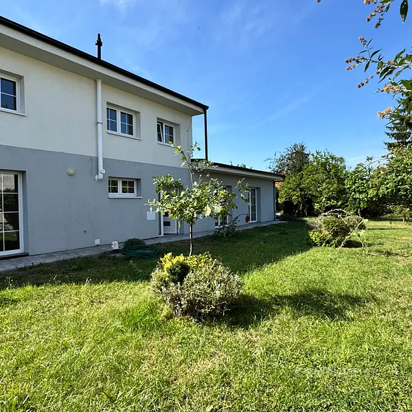Pronájem rodinného domu 141 m² se zahradou 575 m² a garáží, Dobrovíz